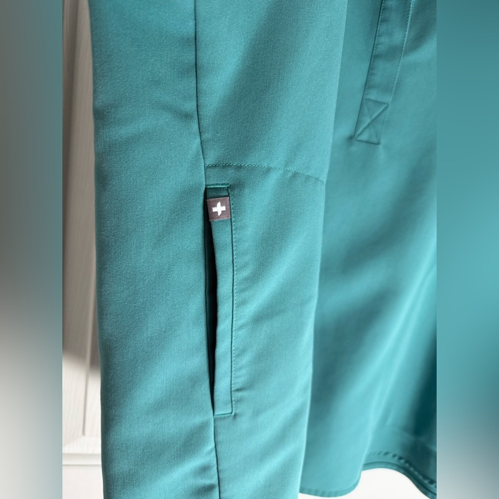 Figs Rafaela 4XL Oversized Scrub Top - Picture 3 of 7